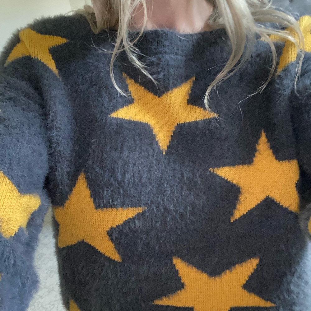 sweater - Picture 3 of 6